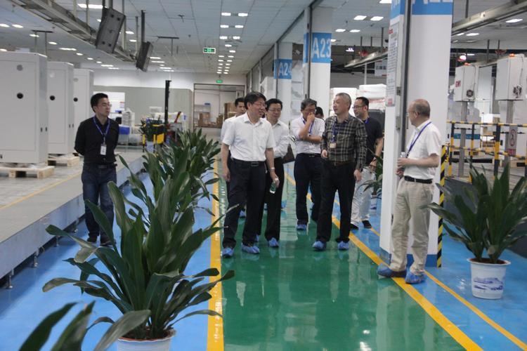 徐汉良一行实地考察了公司生产线,听取了我司商用密码产品发展情况的
